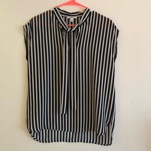 Shirt with neck tie